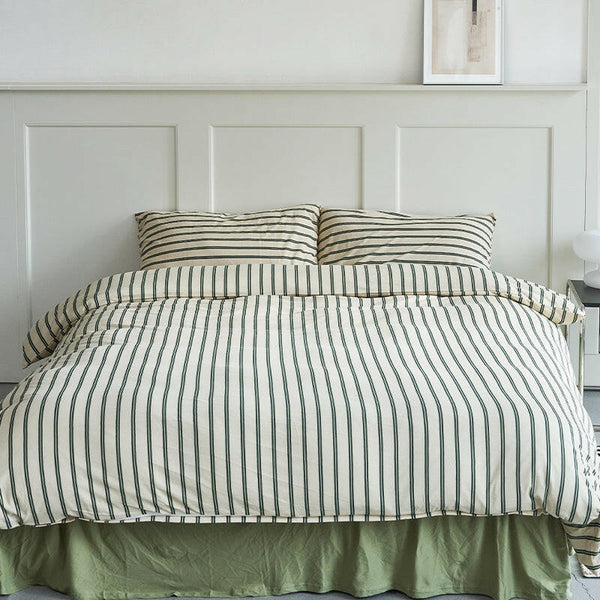 Soft fitted sheet bedding set for double bed in minimal style, made for comfort and snug fit